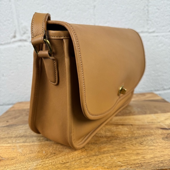 Coach Vintage City Bag | Butterscotch Glove-Tanned Crossbody - Picture 3 of 16